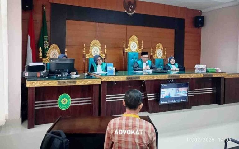 Sidang Teleconference Pengucapan Ikrar Talak dengan PA Batam di PA Lubuk Pakam (Foto 2)